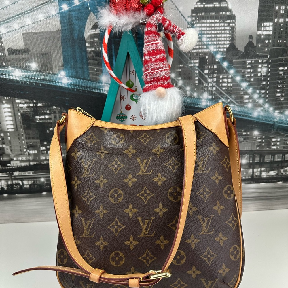 💕SOLD💕Louis Vuitton Monogram Odeon PM Crossbody